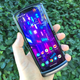 Imagen para el artículo titulado El Moto Razr 5G es un gran teléfono plegable... si te gustan los teléfonos plegables